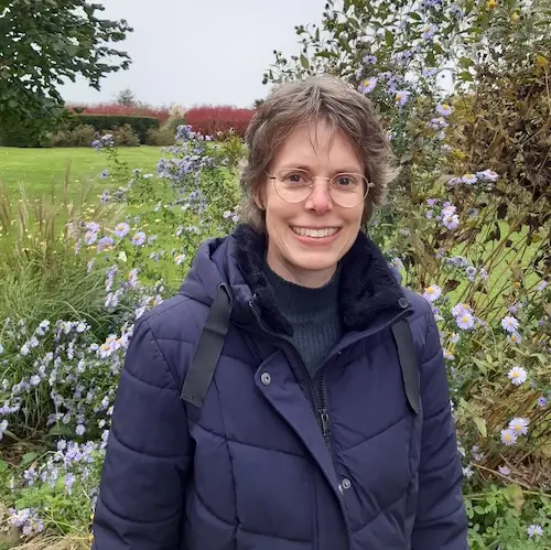 Herstel je energie met oefeningen om meer energie te krijgen Oefeningen om meer energie te krijgen helpen je om moeiteloos de dag door te komen. Monique straalt en geniet van elke dag.